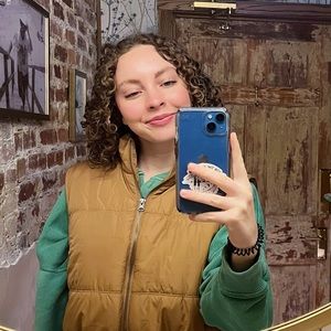Meet your Posher, Lydia